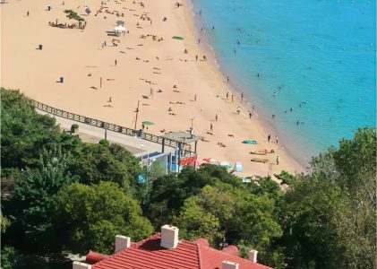 优秀作文《强弱不由天，吾辈当自强》